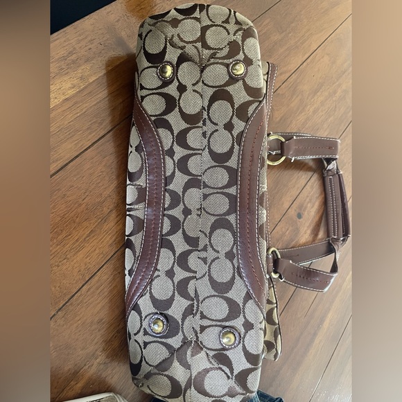 Coach purse - Picture 4 of 7
